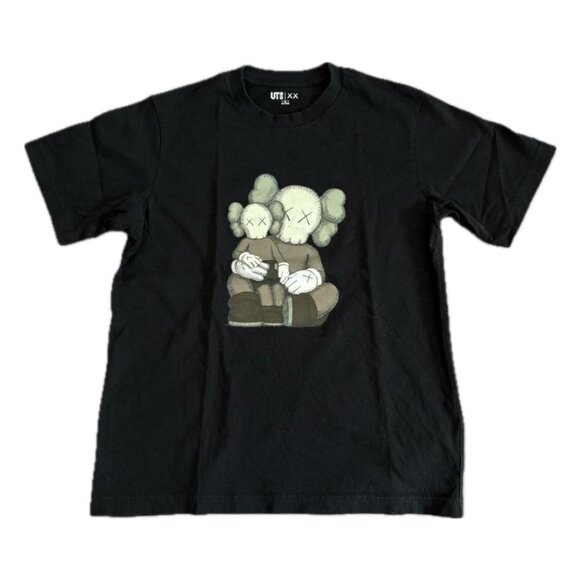 (US M Medium) KAWS x Uniqlo UT Short Sleeve Graphic T-shirt (US Sizing) Black - Picture 1 of 5